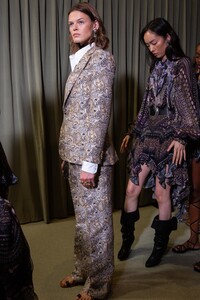 backstage-defile-etro-printemps-ete-2020-milan-coulisses-58.thumb.jpg.df35e9427a8506a92f5bed11d1aa3c27.jpg