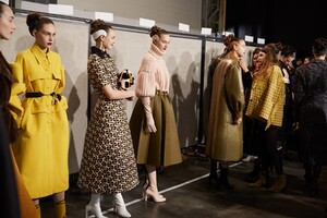 backstage-defile-fendi-automne-hiver-2020-2021-milan-coulisses-113.thumb.jpg.b866351d0241f113891da3a84a2a811a.jpg