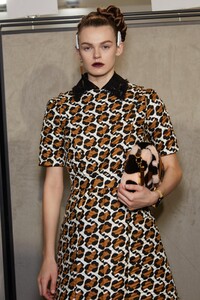 backstage-defile-fendi-automne-hiver-2020-2021-milan-coulisses-182.thumb.jpg.1e1490a253d1ccc1fbcd4676852c2fca.jpg