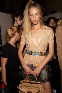 backstage-defile-fendi-printemps-ete-2020-milan-coulisses-181.thumb.jpg.48b4940e9f10e5da5527d1983e370db2.jpg