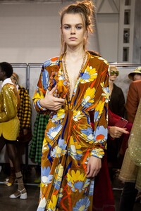 backstage-defile-fendi-printemps-ete-2020-milan-coulisses-65.thumb.jpg.b2fd457dfc92dcc76dc291418c1d90d0.jpg