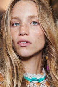 backstage-defile-isabel-marant-printemps-ete-2020-paris-coulisses-25.thumb.jpg.2c4b970aa83e4c27ecaacbb49a510464.jpg