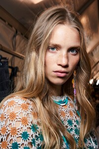 backstage-defile-isabel-marant-printemps-ete-2020-paris-coulisses-7.thumb.jpg.adec7d7012b6afe6b530af989e4a458c.jpg