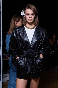 backstage-defile-philosophy-di-lorenzo-serafini-printemps-ete-2020-milan-coulisses-59.thumb.jpg.4d70b3e3e3e84c8595d8b53d6192576f.jpg