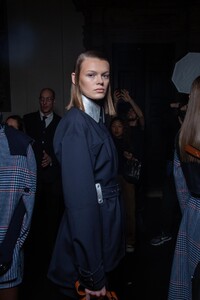 backstage-defile-sportmax-automne-hiver-2020-2021-milan-coulisses-154.thumb.jpg.1c7c0538fa7d33a54ff8c4b779b160c7.jpg