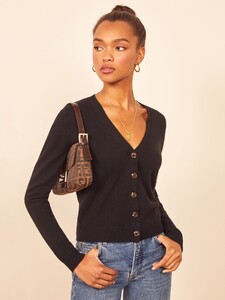 cashmere-v-neck-cardigan-black-3.thumb.jpg.588923b3c1aa57fe635f9c0d66dd105a.jpg