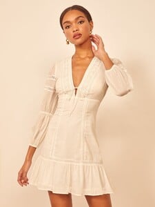 cecille-dress-ivory-5.thumb.jpg.b237bd7af0ebef14fa8e9cc739ef7b07.jpg