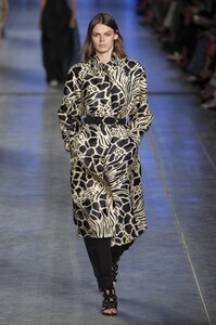 defile-alberta-ferretti-printemps-ete-2020-milan-look-46.thumb.jpg.8e86fddbe149c2b06ed6afe1b9c57e24.jpg