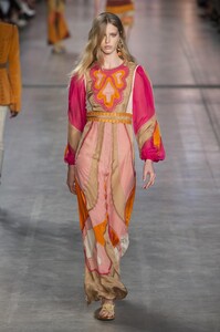 defile-alberta-ferretti-printemps-ete-2020-milan-look-6.thumb.jpg.4b2425879139c6236189b19472139e6d.jpg