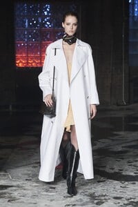 defile-khaite-automne-hiver-2020-2021-new-york-look-21.thumb.jpg.35aa46d9f7b99a5e91818ac6f678465e.jpg