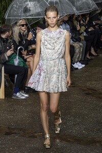 defile-lanvin-printemps-ete-2020-paris-look-63.thumb.jpg.80aaf07dfb248736fd7a79a46951c034.jpg