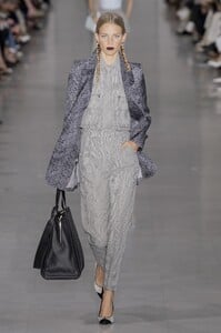 defile-max-mara-printemps-ete-2020-milan-look-13.thumb.jpg.18196ee6c8390758f79001e30a87186b.jpg