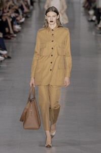 defile-max-mara-printemps-ete-2020-milan-look-17.thumb.jpg.839703038d6369813785293d9390aabe.jpg