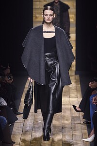 defile-michael-kors-automne-hiver-2020-2021-new-york-look-43.thumb.jpg.e5bd0b68116eccb9c9e821a01ac96ede.jpg