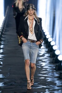 defile-saint-laurent-printemps-ete-2020-paris-look-13.thumb.jpg.3b5eb788b608eb806053f2b33e7448e1.jpg