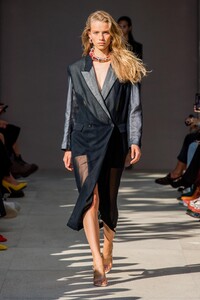 defile-salvatore-ferragamo-printemps-ete-2020-milan-look-61.thumb.jpg.c93d022dabbc06522c453e67e443d55e.jpg