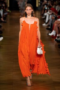 defile-stella-mccartney-printemps-ete-2020-paris-look-49.thumb.jpg.84df4537a27dd03c7d00f4078d56e138.jpg