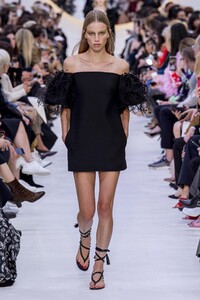 defile-valentino-printemps-ete-2020-paris-look-73.thumb.jpg.d6c559dfff9b6e752c004e7b033931b1.jpg