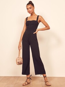 della-jumpsuit-black-1.thumb.jpg.e75ae0a1108dba8549f6df7ff7b7a250.jpg