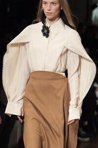 detail-defile-stella-mccartney-printemps-ete-2020-paris-detail-43.thumb.jpg.e054b41c02ad84955b927788a7b5b91a.jpg