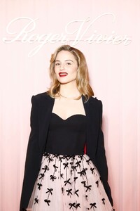 dianna-agron-roger-vivier-press-day-at-pfw-02-27-2020-0.thumb.jpg.d60cd5290b3ff785c09c9833c0b30e6a.jpg