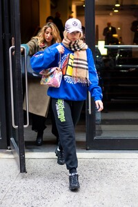 dua-lipa-street-style-new-york-city-02-18-2020-0.thumb.jpg.f24bee95243426a248a7a9ff09554427.jpg