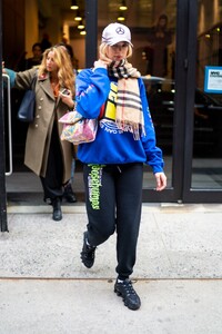 dua-lipa-street-style-new-york-city-02-18-2020-1.thumb.jpg.156f43a46c6d80e4e98b78f2a33dd94c.jpg