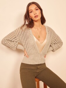 erin-sweater-natural-2.thumb.jpg.4d676c20a445ded77fd488a9283e17ea.jpg