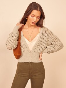 erin-sweater-natural-4.thumb.jpg.2a082c63d570910f5cfeb7bb57b03f31.jpg