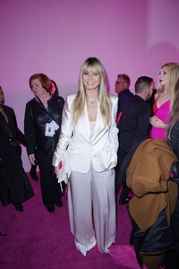 heidi-klum-christian-siriano-show-at-new-york-fashion-week-02-06-2020-0.jpg