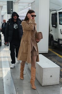 irina-shayk-airport-in-milan-02-19-2020-7.jpg