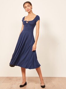 krista-dress-navy-1.thumb.jpg.8a284230fae5733c58ef70f2e70b7d99.jpg