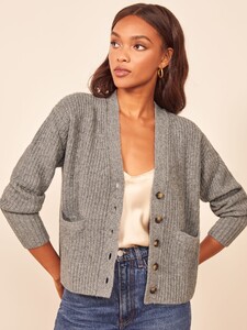 morgan-sweater-granite-1.thumb.jpg.9272ed999f52270d7d79e8af854c1d59.jpg