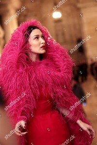 oscar-de-la-renta-show-backstage-fall-winter-2020-new-york-fashion-week-usa-shutterstock-editorial-10552664d.thumb.jpg.85a1ee83258b9bdfc5bd592f9ac72353.jpg