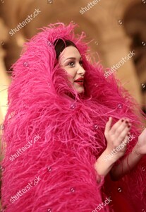 oscar-de-la-renta-show-backstage-fall-winter-2020-new-york-fashion-week-usa-shutterstock-editorial-10552664e.thumb.jpg.87366f014ebe098b3e7a12d35acb2ad4.jpg