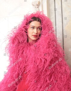 oscar-de-la-renta-show-backstage-fall-winter-2020-new-york-fashion-week-usa-shutterstock-editorial-10552664h.thumb.jpg.d7b236939c8089bc1939fc8a6b343208.jpg