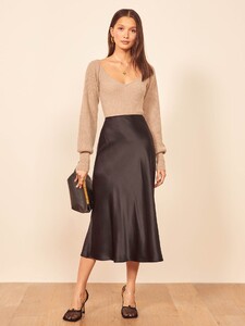 pratt-skirt-black-3.thumb.jpg.deaf4bd9655a3692d314b2e5309e3bea.jpg