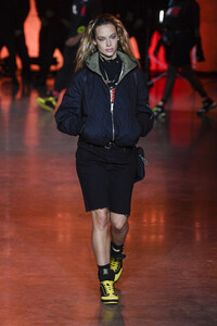 tommy_hilfiger_rtw_aw20_gg_0560.thumb.jpg.5703823e27dba613f3a0cfc568bc5750.jpg