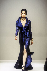 1019249757_HanaeMori1993HauteCouture36.thumb.jpg.b6659c0832fb500b6e473f1a43139d78.jpg