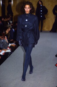 1064432359_perry-ellis-fw-1987(2).thumb.jpg.8bf0af63748a6fc2f945d7a595f08324.jpg