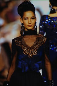 1151350038_valentino-hc-fw-1990(6).thumb.jpg.084ccd767d648dc1505c0efed9907ed1.jpg