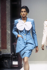 1160940701_HanaeMori1993HauteCouture32.thumb.jpg.da82ef1cc1657342e1090ddeabfbb1bd.jpg