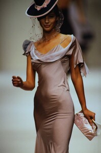 1190861005_john-galliano-ss-1994(2).thumb.jpg.9b8ec47f8fd77355f5c26c405b473e84.jpg