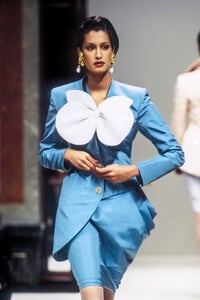 1197048653_HanaeMori1993HauteCouture33.thumb.jpg.4791deb667e5757463d0913ce1256597.jpg