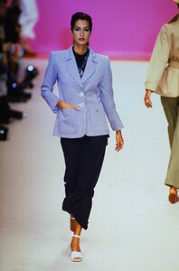 1255752077_YvesSaintLaurent1996SS(2).thumb.jpg.7da1978950f76021a4e38bdca45c31bd.jpg