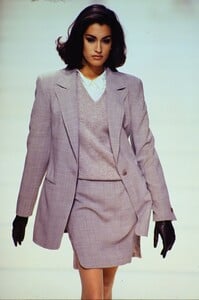 1295625351_giorgio-armani-fw-1991(4).thumb.jpg.008acdb0c2da051cb6f35f484efe2c0b.jpg