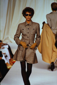 1351613114_valentino-hc-fw-1990(16).thumb.jpg.15ad00198e0f87a4662613adb3bacf64.jpg