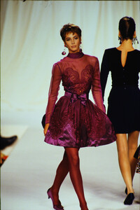 1354406156_valentino-hc-fw-1990(22).thumb.jpg.45c2b2ebbe02fec613cbd6491f0eee32.jpg