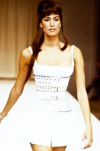 1360749492_AzzedineAlaia1992WomenRTW132.thumb.jpg.762dd5024efff7cf2a01c9d51bdf99fc.jpg