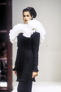 1382178578_HanaeMori1993HauteCouture65.thumb.jpg.8fbec5dfd2cd0e64496afafb499685b3.jpg